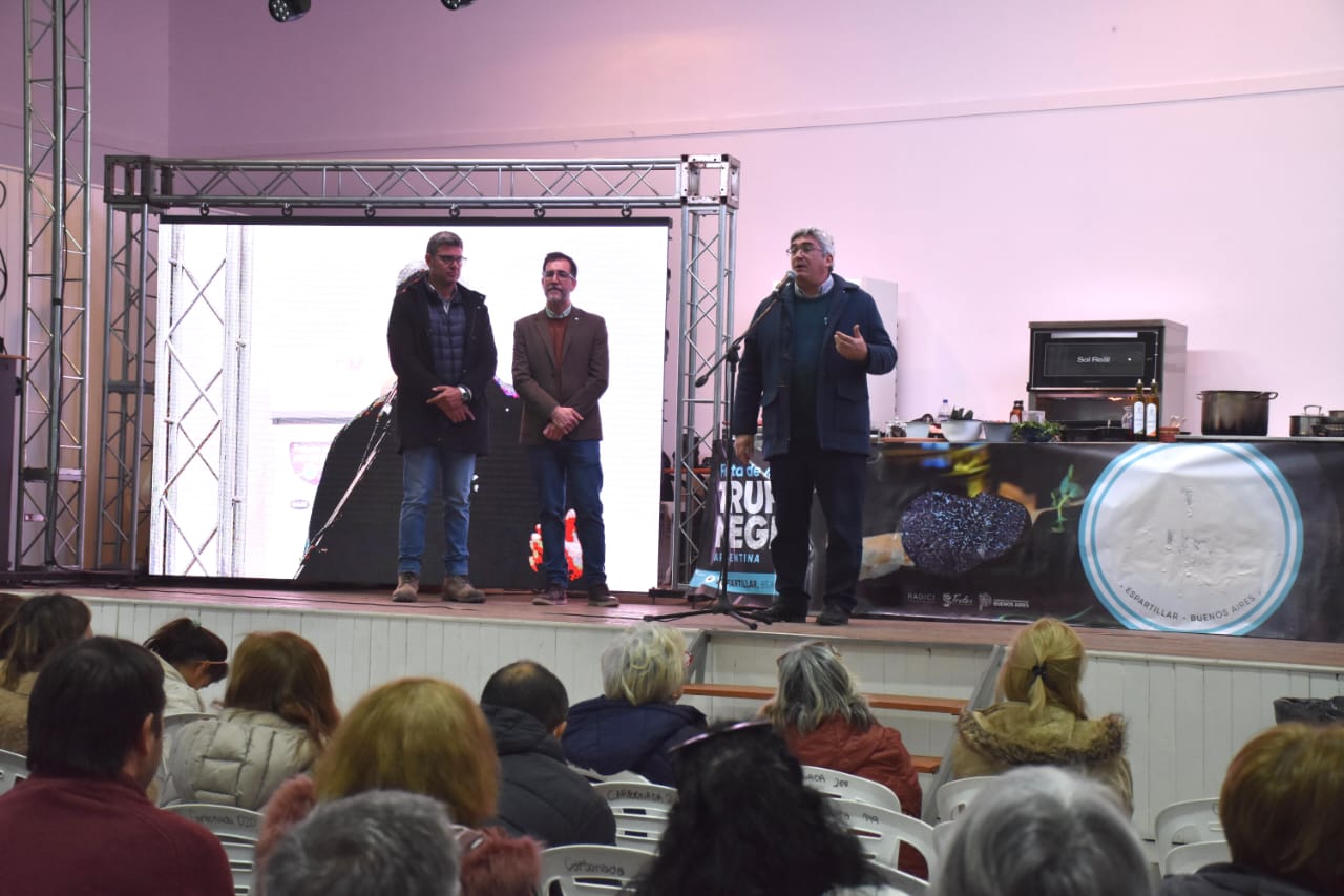 “La trufa negra ya no es sólo patrimonio de Europa”, celebran los bonaerenses, tras una nueva edición de la fiesta que nuclea a los truferos en Espartillar